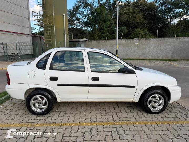 CORSA 1.0 MPFI Sedan 8V