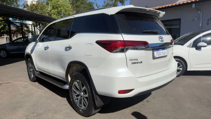 Hilux SW4 2.8 4P SRX 4X4 7 LUGARES TURBO DIESEL AUTOMÁTICO