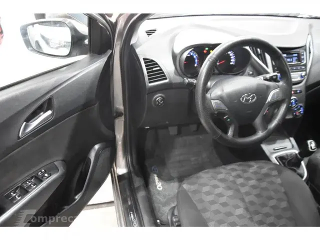 HB20 - 1.6 COMFORT PLUS 16V 4P MANUAL