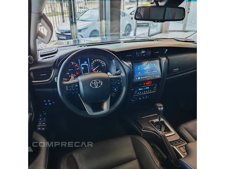 HILUX SW4 2.8 D-4D TURBO DIESEL SRX PLATINUM 7L 4X4 AUTOMÁTI