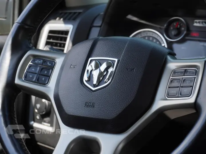 CLASSIC 5.7 V8 GASOLINA LARAMIE NIGHT EDITION CD 4X4 AUTOMÁT