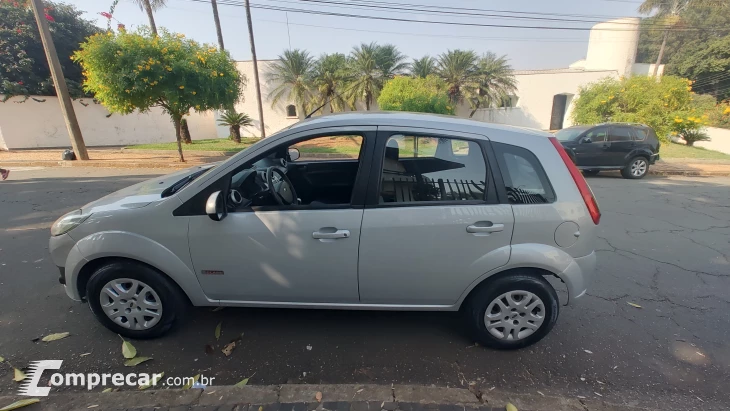 FIESTA 1.6 MPI Class Hatch 8V