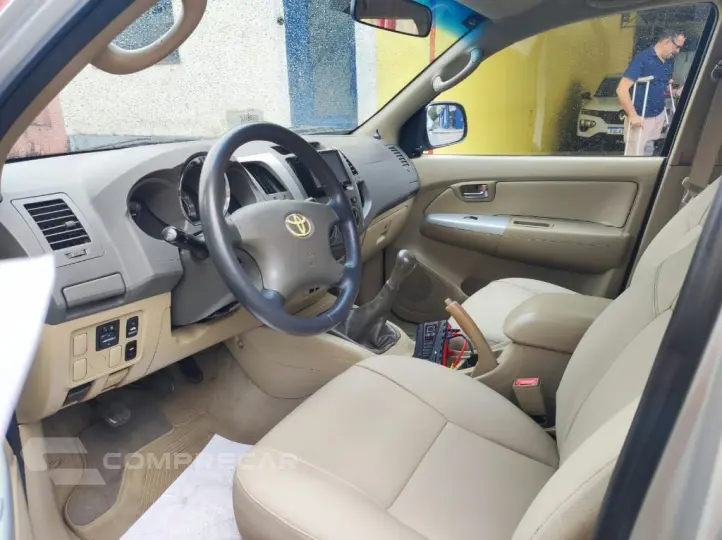 Hilux SW4 SR 4x2 2.7/2.7 Flex 16V Mec.