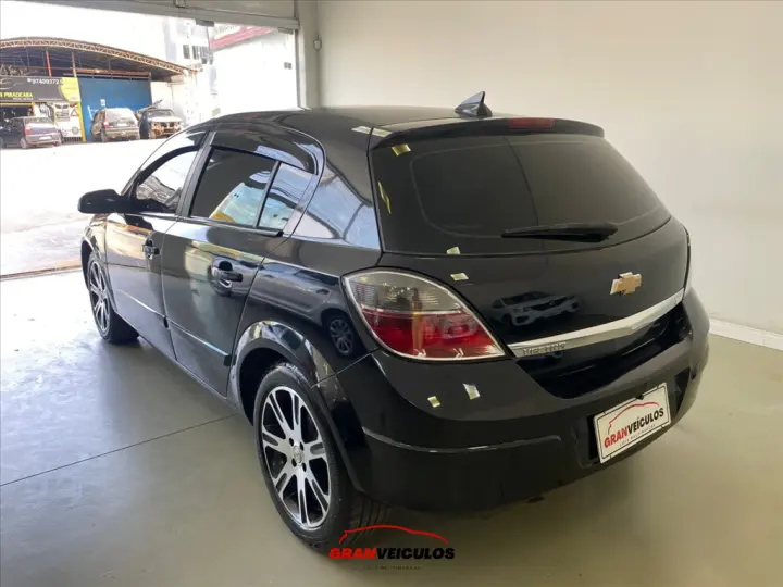 VECTRA 2.0 MPFI GT HATCH 8V FLEX 4P MANUAL