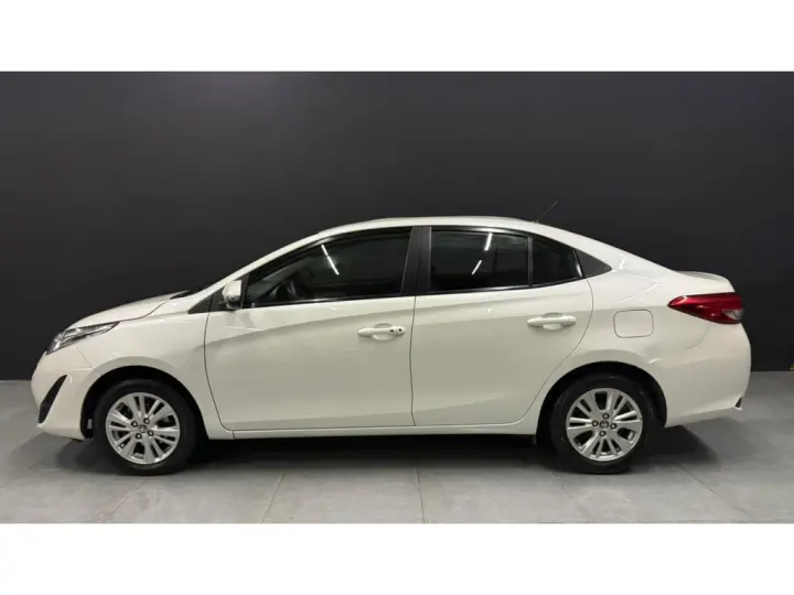 YARIS 1.5 16V FLEX SEDAN XL PLUS TECH MULTIDRIVE