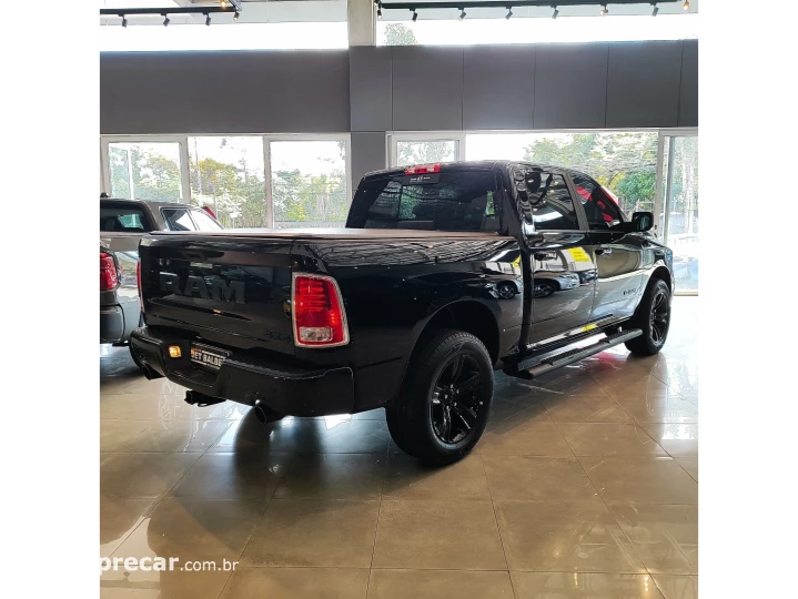 CLASSIC 5.7 V8 GASOLINA LARAMIE NIGHT EDITION CD 4X4 AUTOMÁT