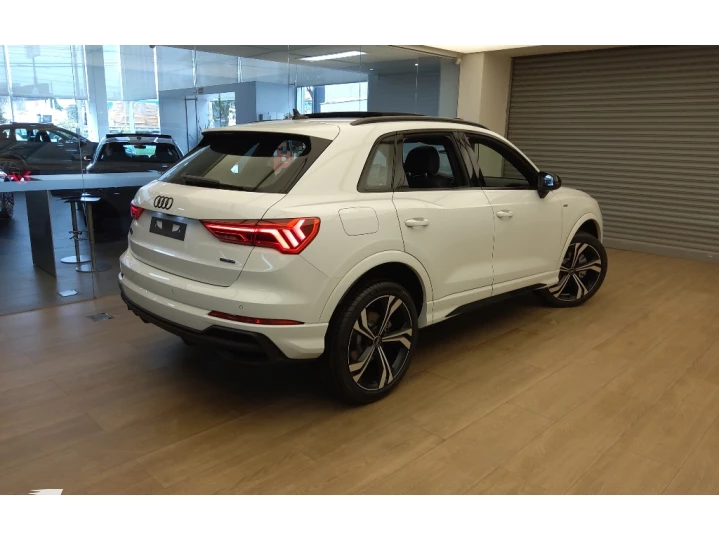 Q3 2.0 40 TFSI GASOLINA PERFORMANCE BLACK PLUS QUATTRO TIPTR