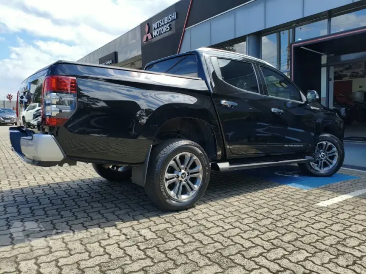 TRITON 2.4 Biturbo CD Hpe-s 4X4