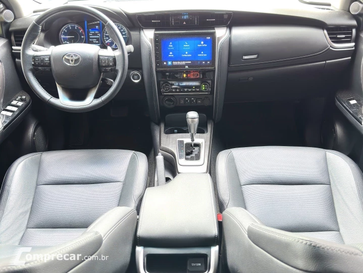 HILUX SW4 2.8 D-4D TURBO DIESEL SRX PLATINUM 7L 4X4 AUTOMÁTI