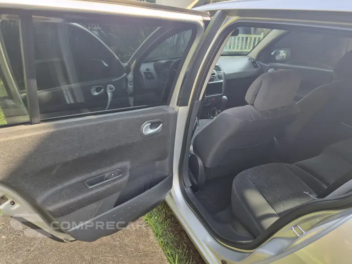 MEGANE 1.6 Dynamique Grand Tour 16V