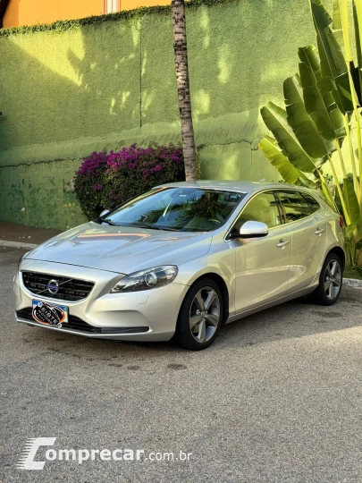 V40 2.0 T4 Momentum