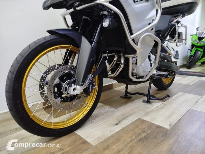 F 850 GS ADVENTURE 40 ANOS