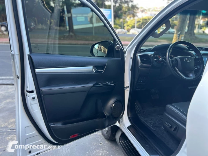Hilux 2.8 D-4D Turbo Diesel Cd Srx 4X4 Automático
