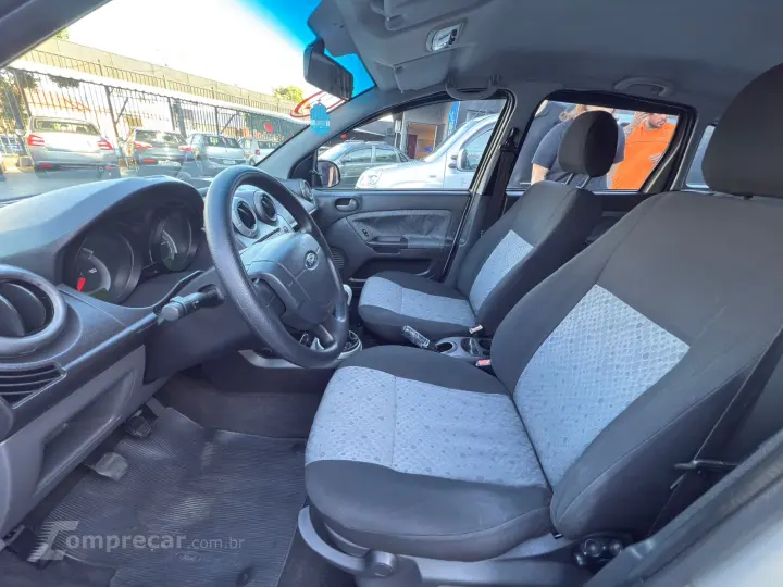 FIESTA 1.6 MPI Class Hatch 8V