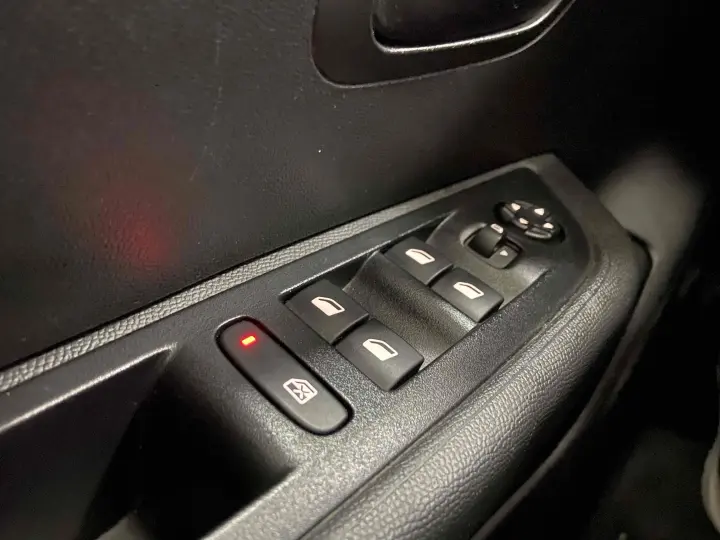 208 1.0 6V FLEX LIKE MANUAL