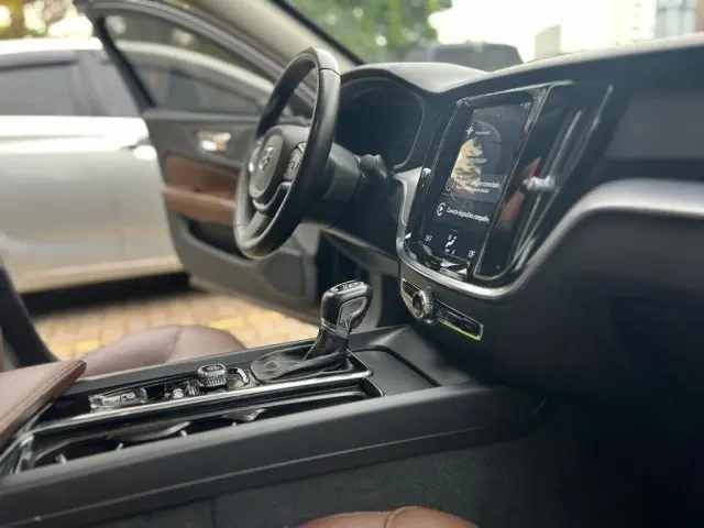 S60 - 2.0 T4 MOMENTUM 4P AUTOMÁTICO