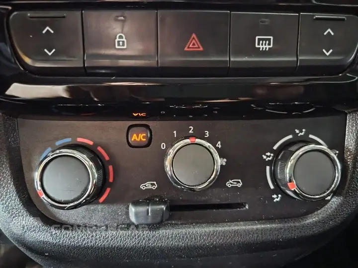 Kwid 1.0 12V Sce Flex Outsider Manual