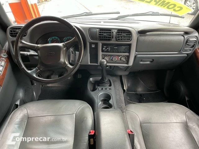 S10 - 2.4 MPFI EXECUTIVE 4X2 CD 8V 4P MANUAL