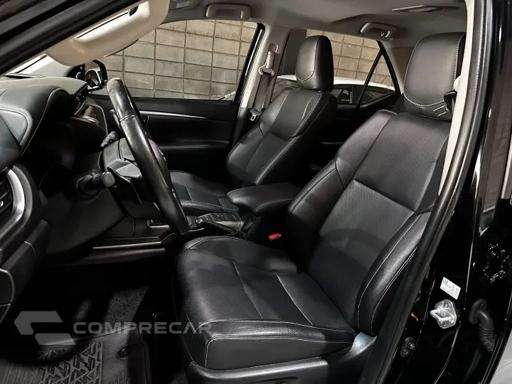HILUX SW4 2.8 D-4D TURBO DIESEL SRX 7L 4X4 AUTOMÁTICO