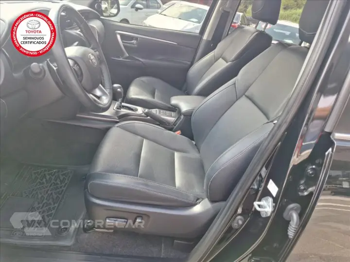 HILUX SW4 2.8 D-4D TURBO DIESEL SRX 7L 4X4 AUTOMÁ