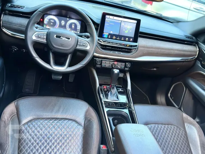 COMMANDER 1.3 T270 TURBO FLEX OVERLAND AT6
