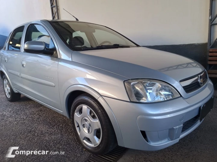 CORSA 1.4 MPFI Premium Sedan 8V
