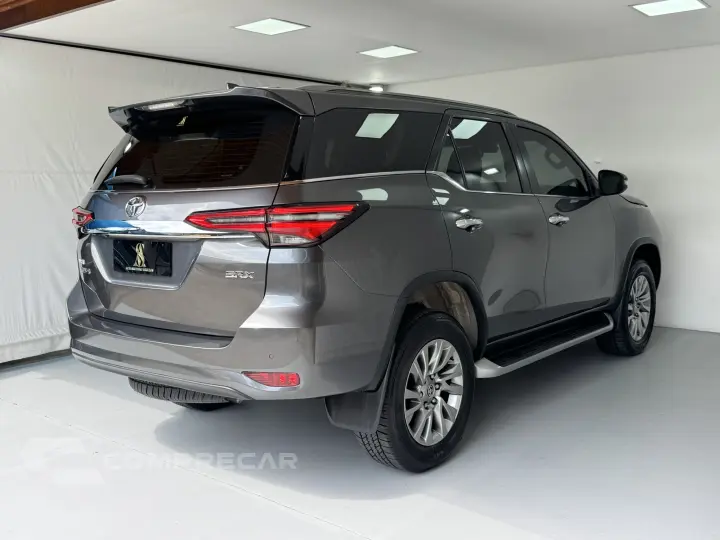 HILUX SW4 2.8 D-4d Turbo SRX 7L 4X4