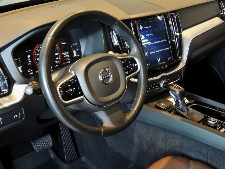 XC60 2.0 T5 Momentum