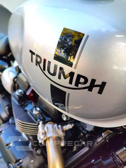 TRIUMPH STREET TWIN