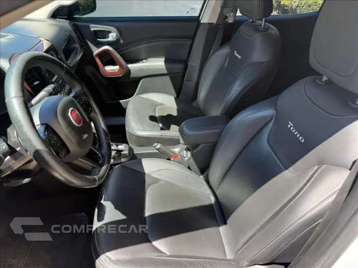 TORO 2.0 16V Turbo Freedom 4WD AT9