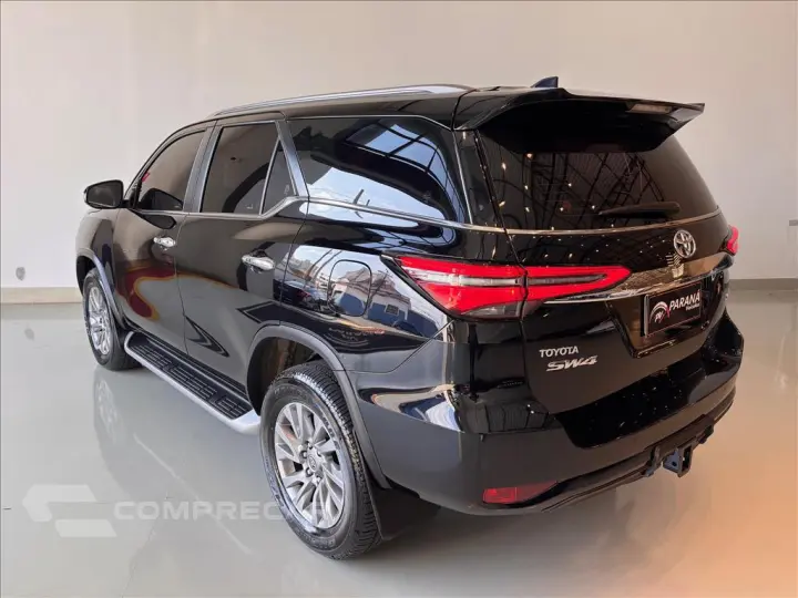 HILUX SW4 2.8 D-4D TURBO DIESEL SRX 7L 4X4 AUTOMÁ