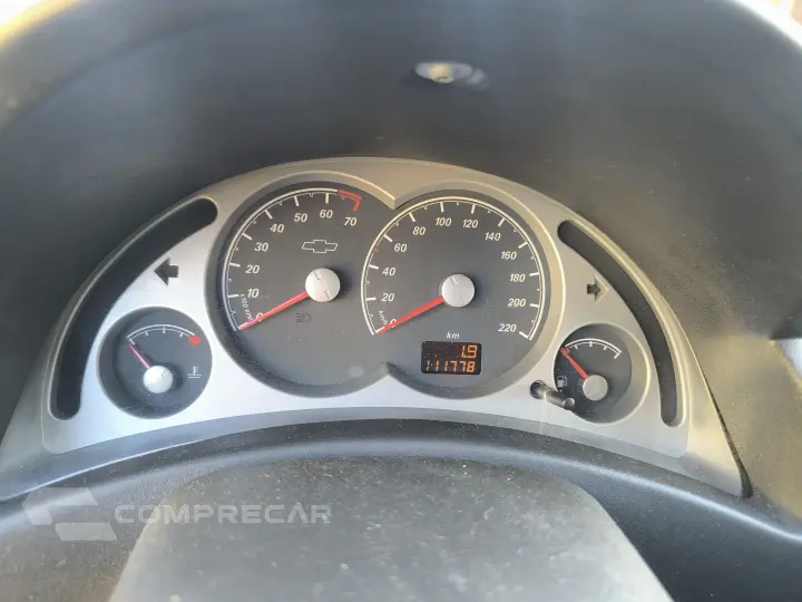 CORSA 1.4 MPFI Premium Sedan 8V