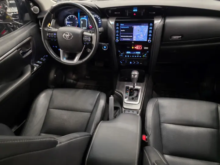 HILUX SW4 2.8 D-4d Turbo SRX 7L 4X4