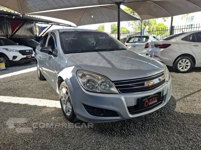 VECTRA SEDAN - 2.0 MPFI EXPRESSION 8V 140CV 4P MANUAL