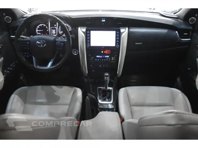 HILUX SW4 - 2.8 D-4D TURBO DIAMOND 7L AUTOMÁTICO