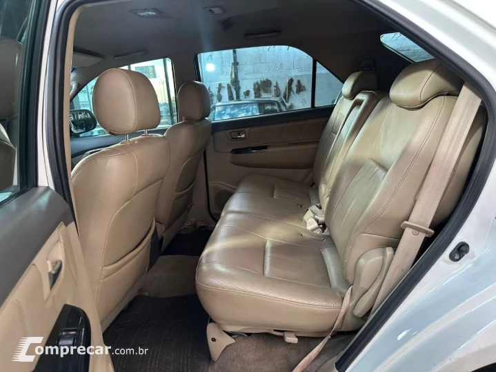 Hilux SW4 SRV D4-D 4x4 3.0 TDI Dies. Aut