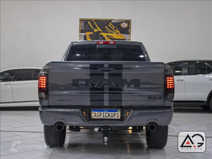 CLASSIC 5.7 V8 Laramie Night Edition CD 4X4