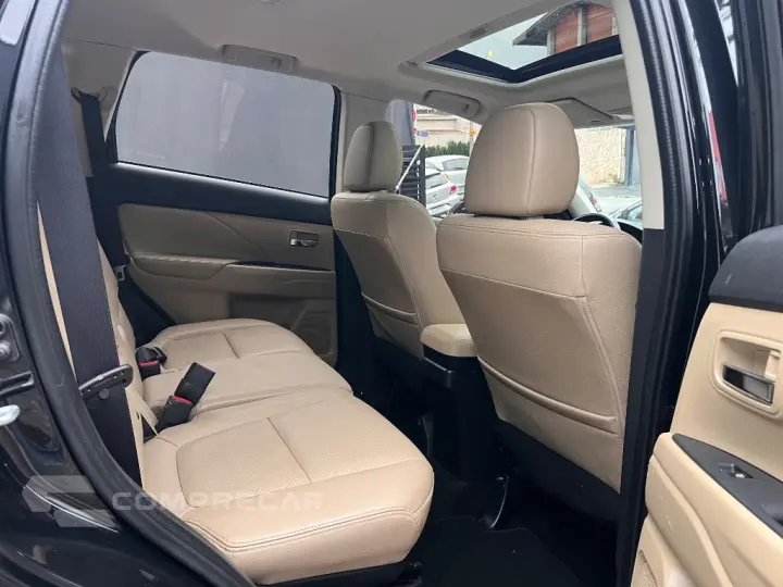 OUTLANDER 2.2 165cv Diesel Aut.