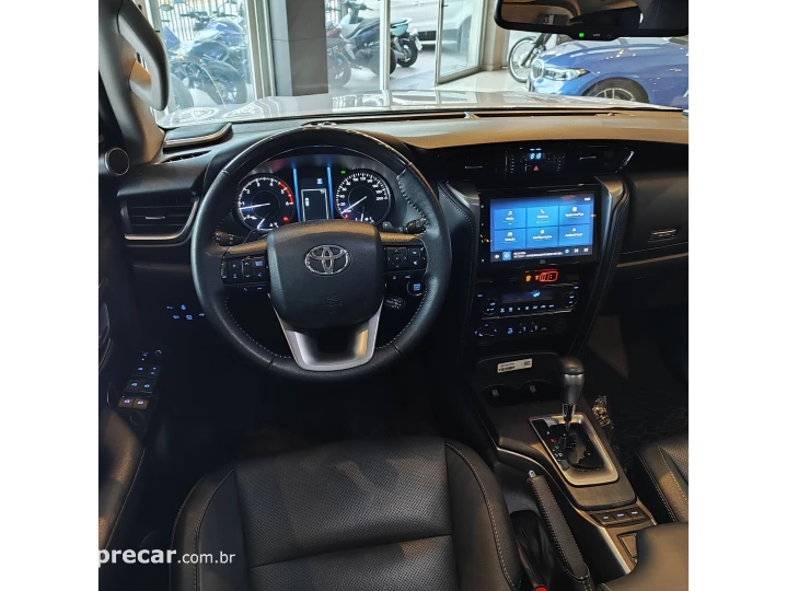 HILUX SW4 2.8 D-4D TURBO DIESEL SRX 7L 4X4 AUTOMÁTICO