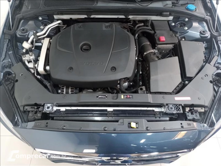 V60 2.0 T5 Momentum Geartronic