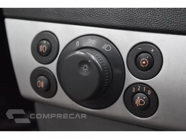 VECTRA SEDAN - 2.0 MPFI ELEGANCE 8V 4P MANUAL