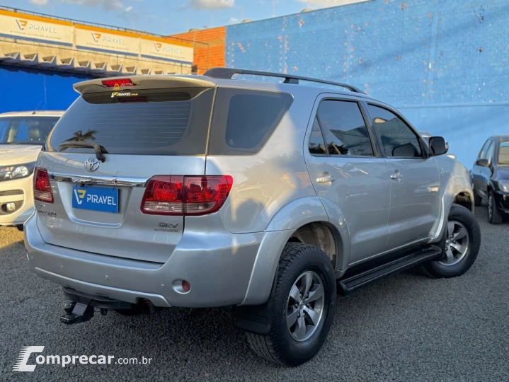 Hilux SW4 SRV D4-D 4x4 3.0 TDI Dies. Aut