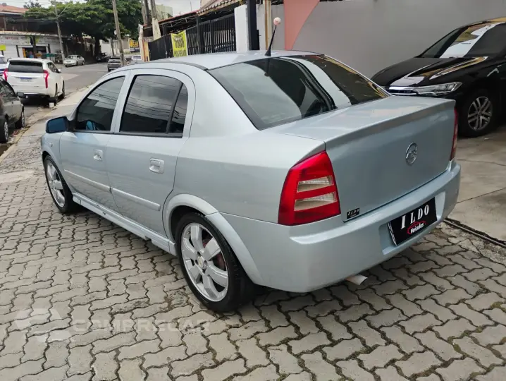 ASTRA 2.0 MPFI Advantage Sedan 8V