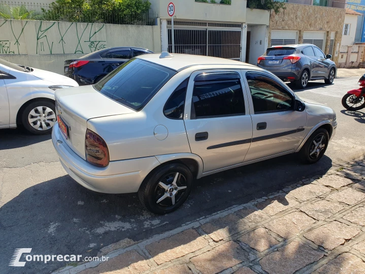 CORSA 1.0 MPFI Classic Sedan Life 8V