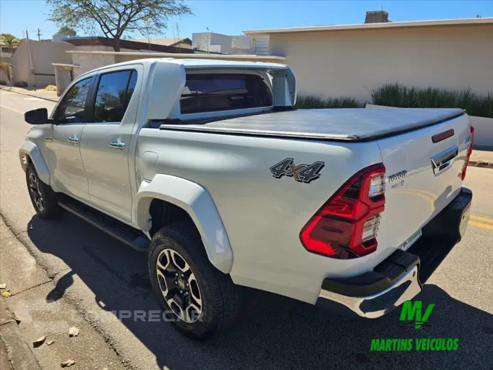 HILUX 2.8 D-4D TURBO DIESEL CD SRX PLUS 4X4 AUTOM