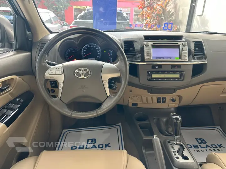 Hilux SW4 SRV D4-D 4x4 3.0 TDI Dies. Aut