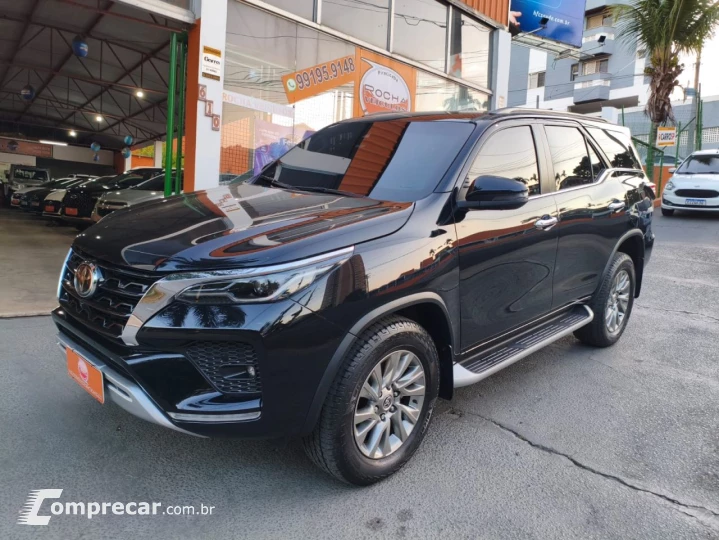 Hilux SW4 2.8 4P SRX 4X4 7 LUGARES TURBO DIESEL AUTOMÁTICO