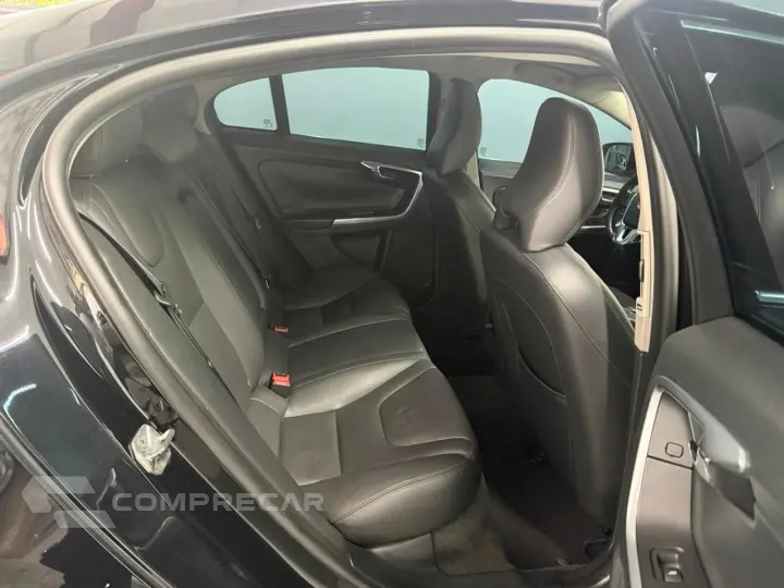 S60 T-5 MOMENTUM 2.0 245cv 4p