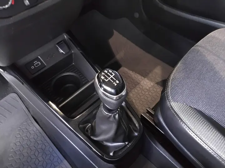 KWID 1.0 12V SCE FLEX OUTSIDER MANUAL