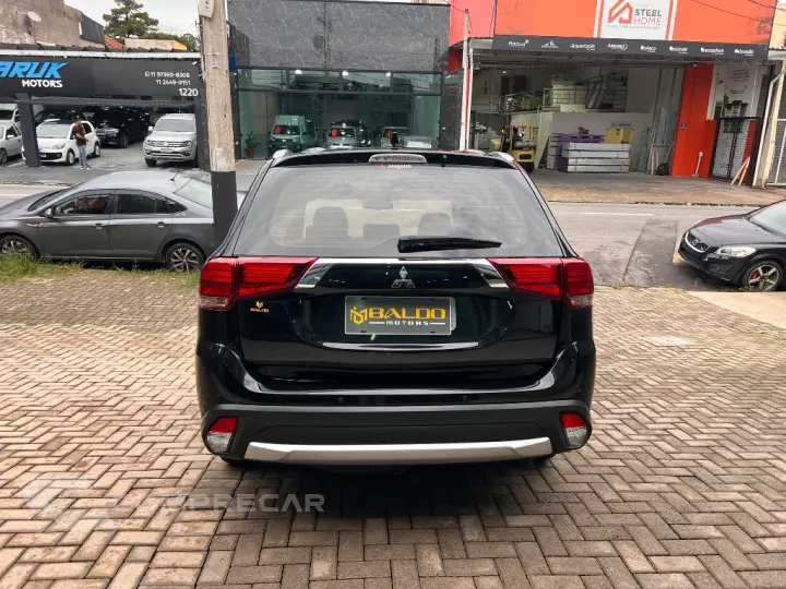 OUTLANDER 2.2 165cv Diesel Aut.
